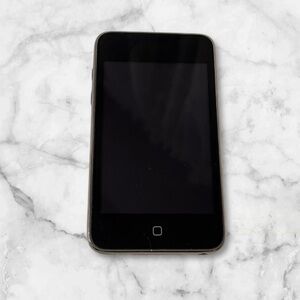 Apple iPod Touch (2nd Gen) MB528LL/A 8G Black/Silver